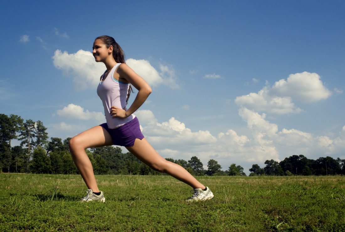 jeune-femme-sportive-jogging