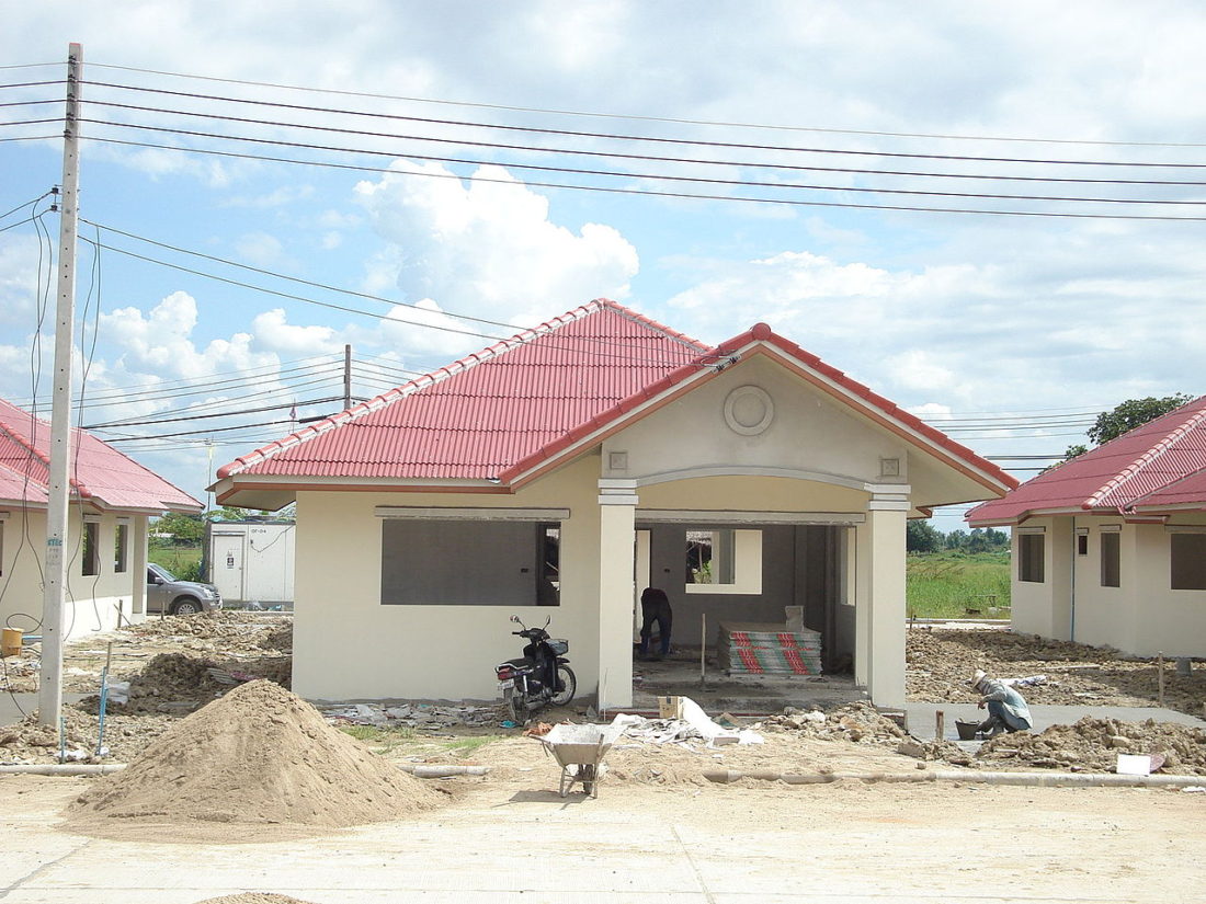 1280px-Under_construction_Thai_modern_house